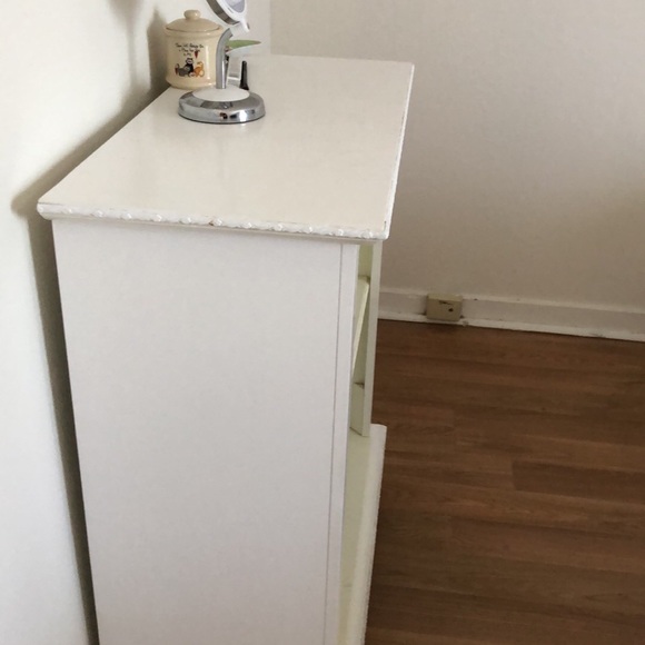 Desk for basically anything Beautiful white desk - Picture 2 of 4